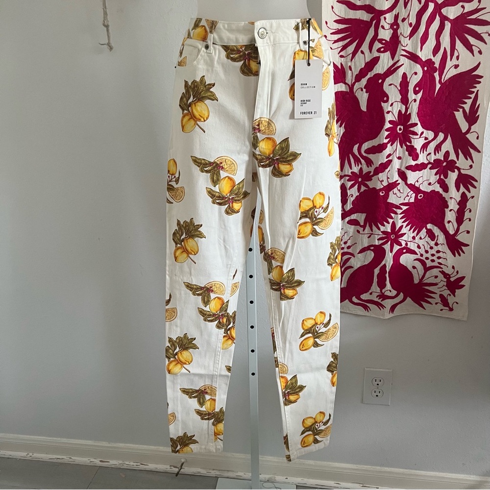 NWT LEMON PRINT JEANS SZ 27